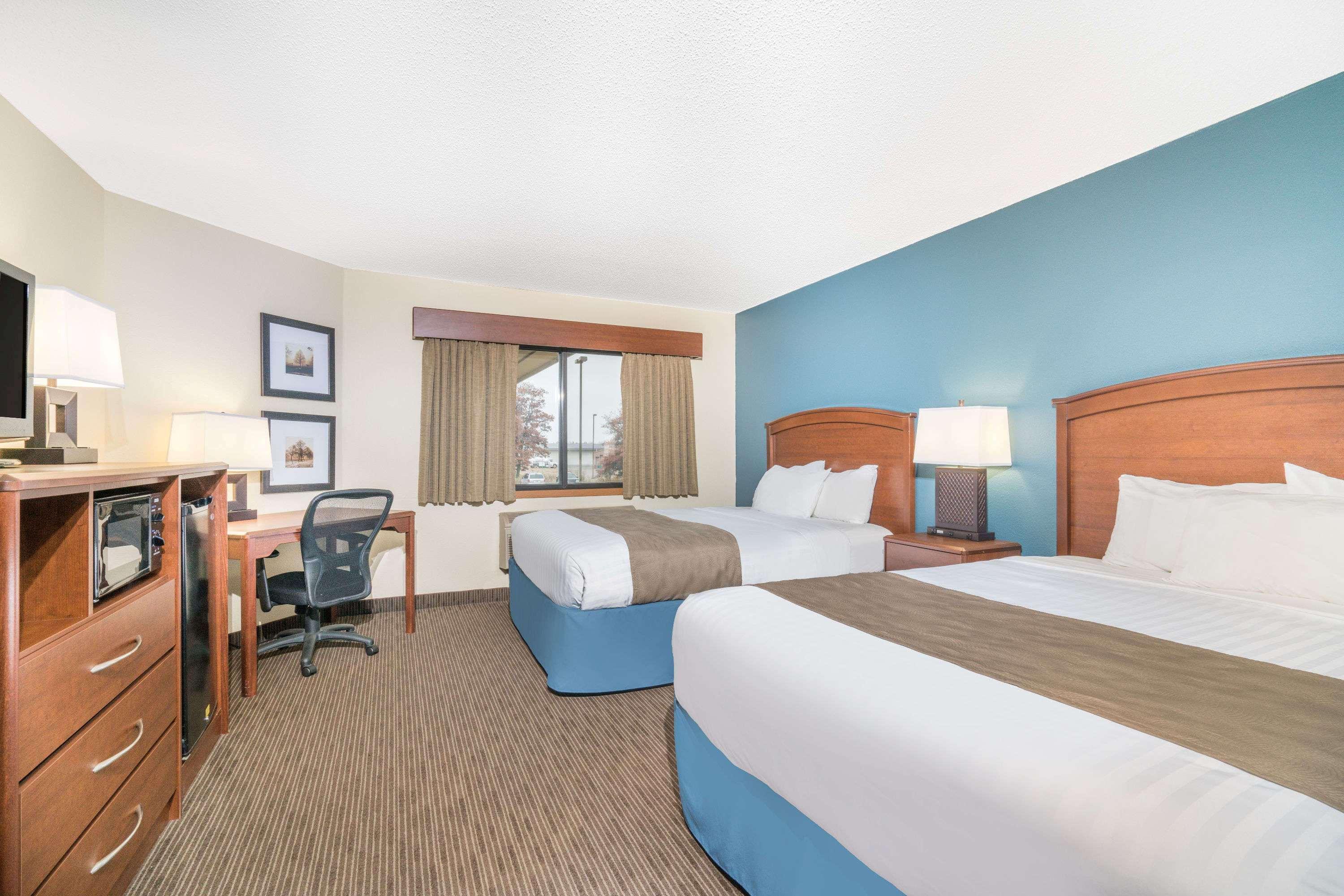 Days Inn & Suites By Wyndham Baxter Brainerd Area Екстериор снимка