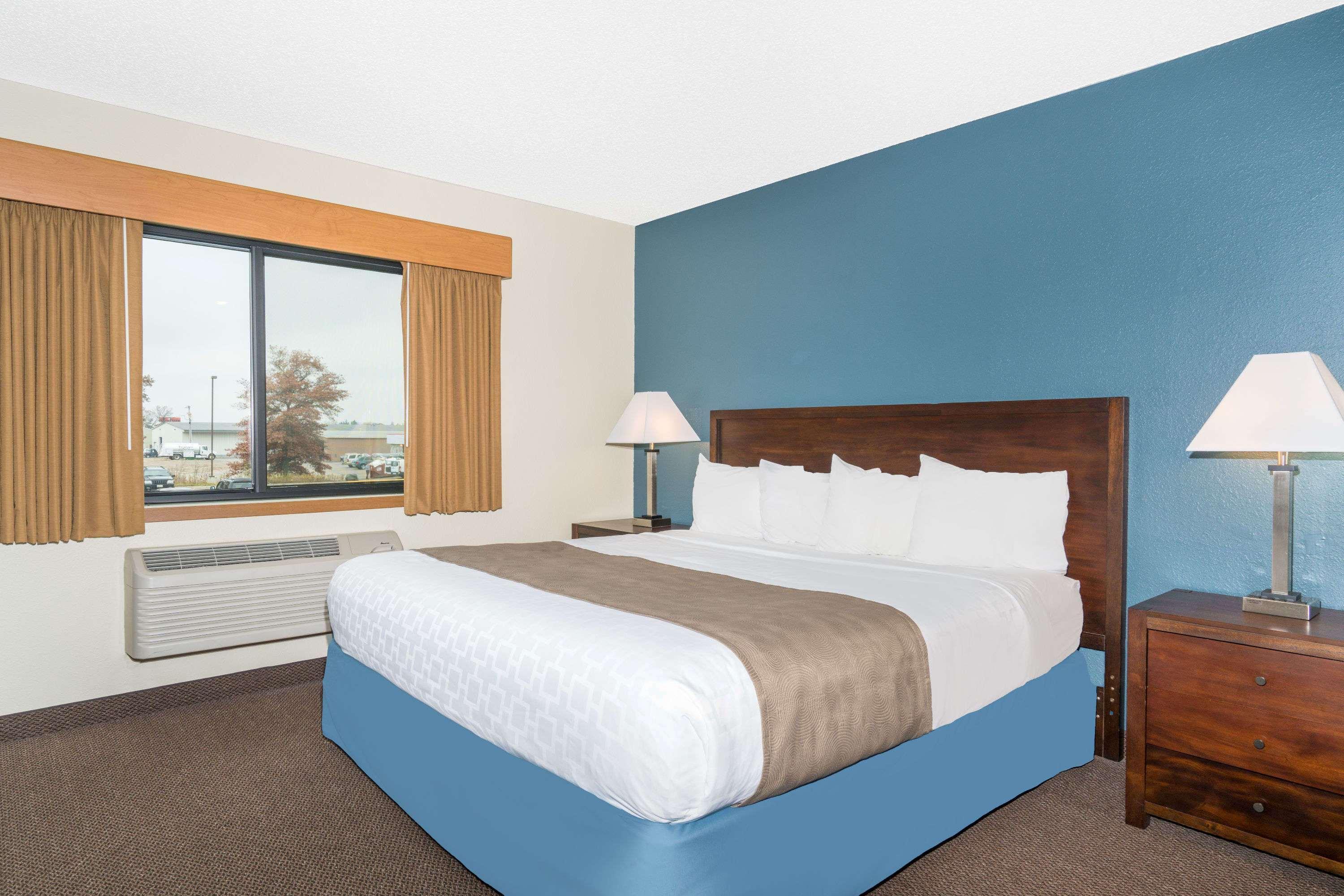 Days Inn & Suites By Wyndham Baxter Brainerd Area Екстериор снимка